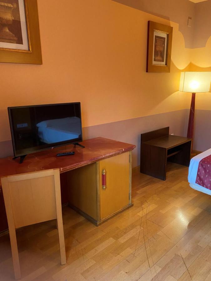 Hotel Fuente Las Piedras Кабра Экстерьер фото