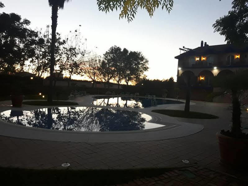 Hotel Fuente Las Piedras Кабра Экстерьер фото