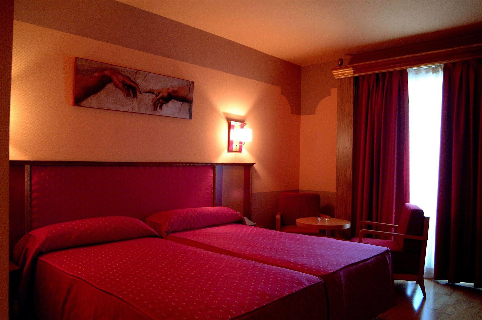Hotel Fuente Las Piedras Кабра Экстерьер фото